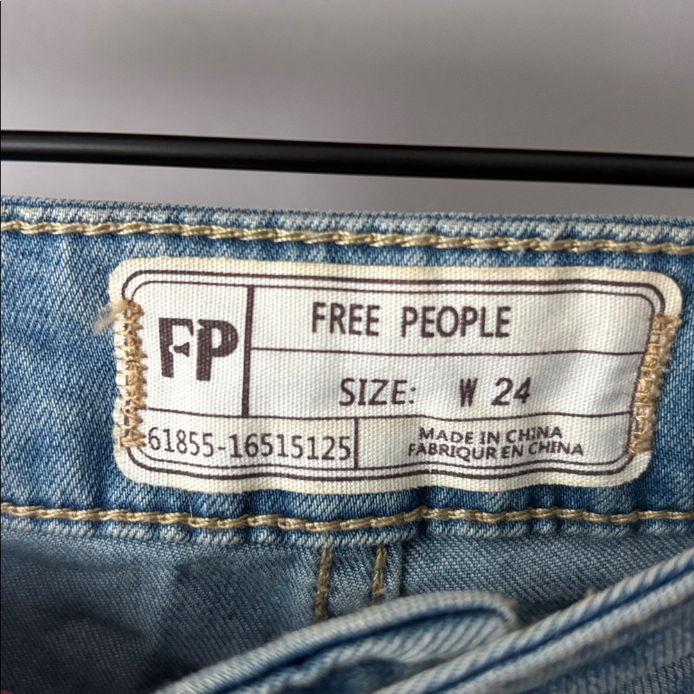 Free People Y2K Light Wash Super Flare Jeans Boho Bell Bottoms Festival size 24 - Picture 4 of 7
